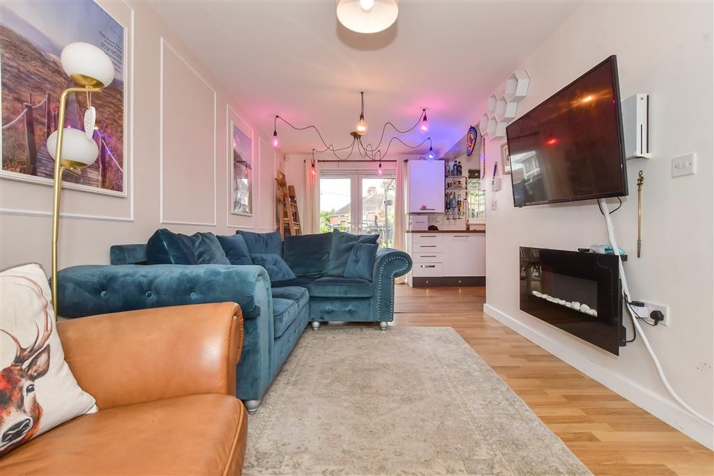 Property photo 3 of 13 Lounge