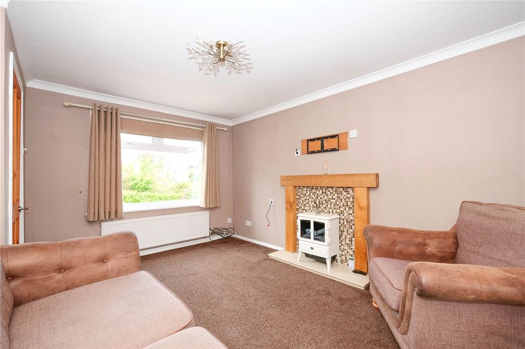 Property photo 2 of 18 Picture No. 11