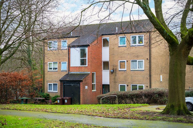 Property photo 1 of 13 Green Oak Crescent