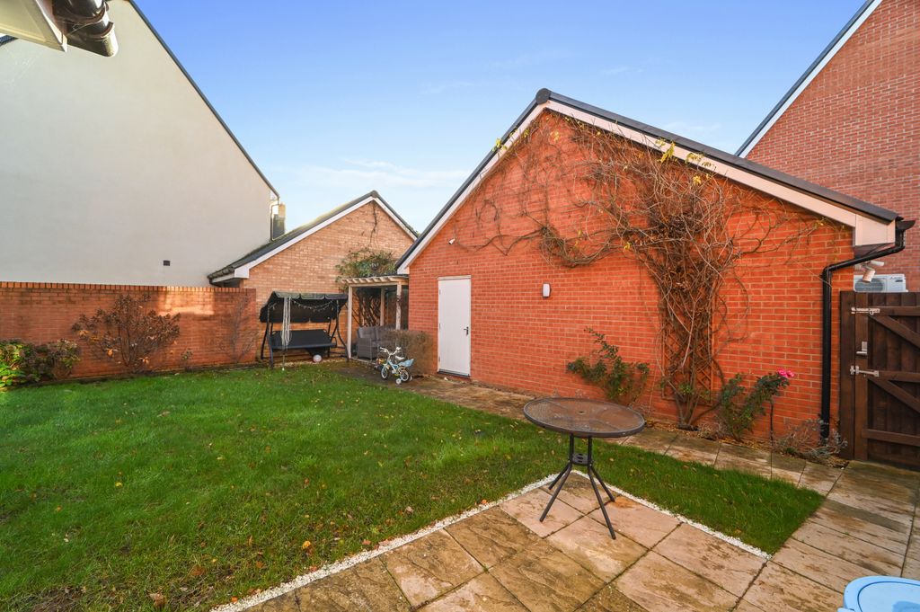 Property photo 3 of 32 Ernestfancylane Garden