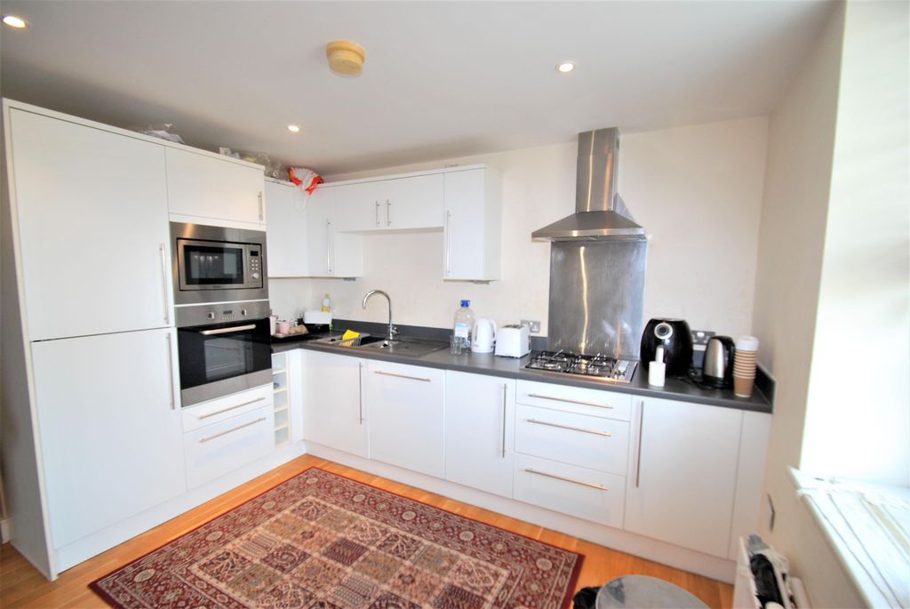 Property photo 3 of 7 Kitchen