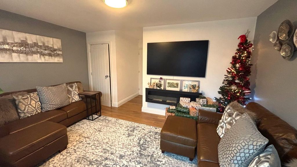 Property photo 3 of 17 0Ffcbd30-7699-48E1-Ba9A-42d22A4E0Ccb.Jpg