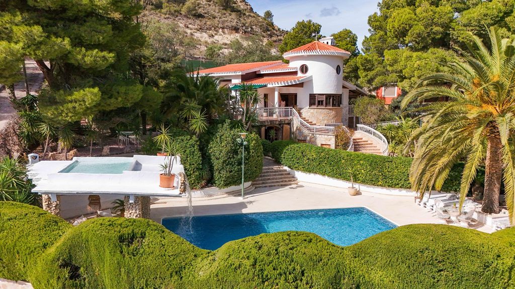 Property photo 1 of 33