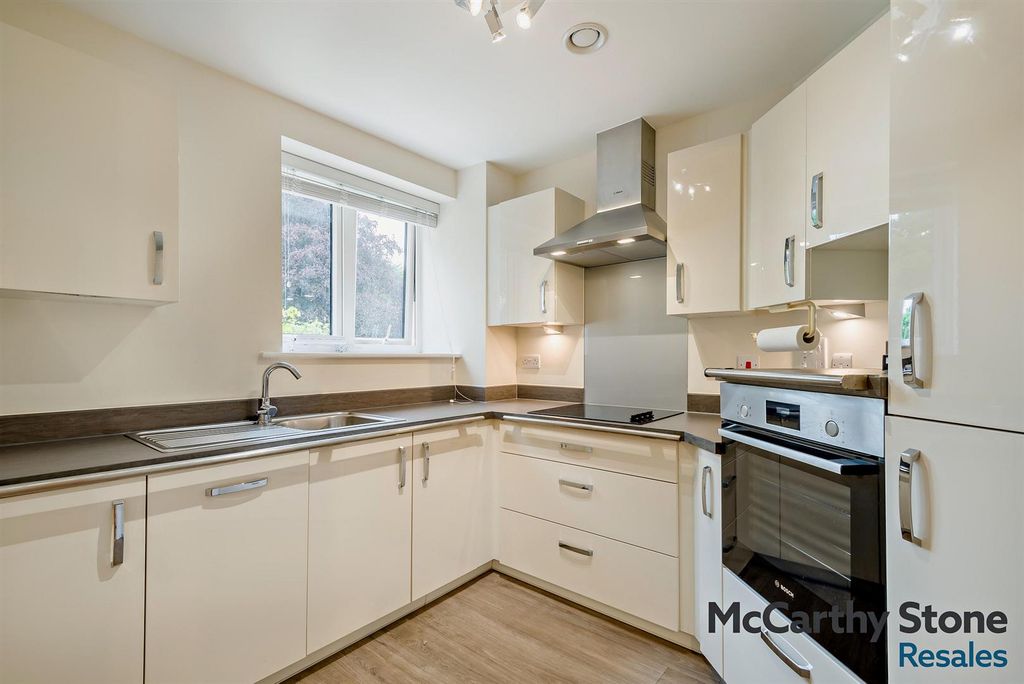 Property photo 2 of 18 Kitchen