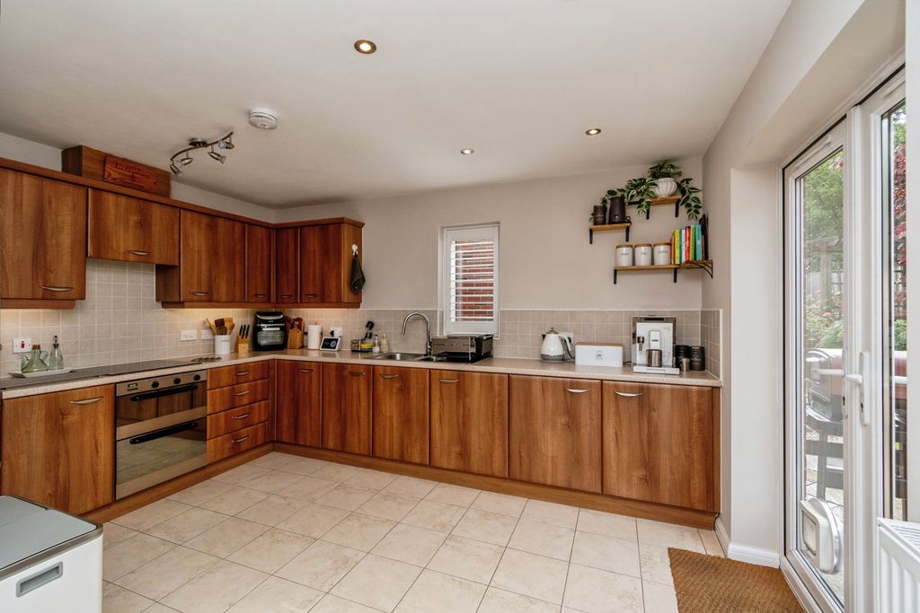 Property photo 3 of 22 Kitchen