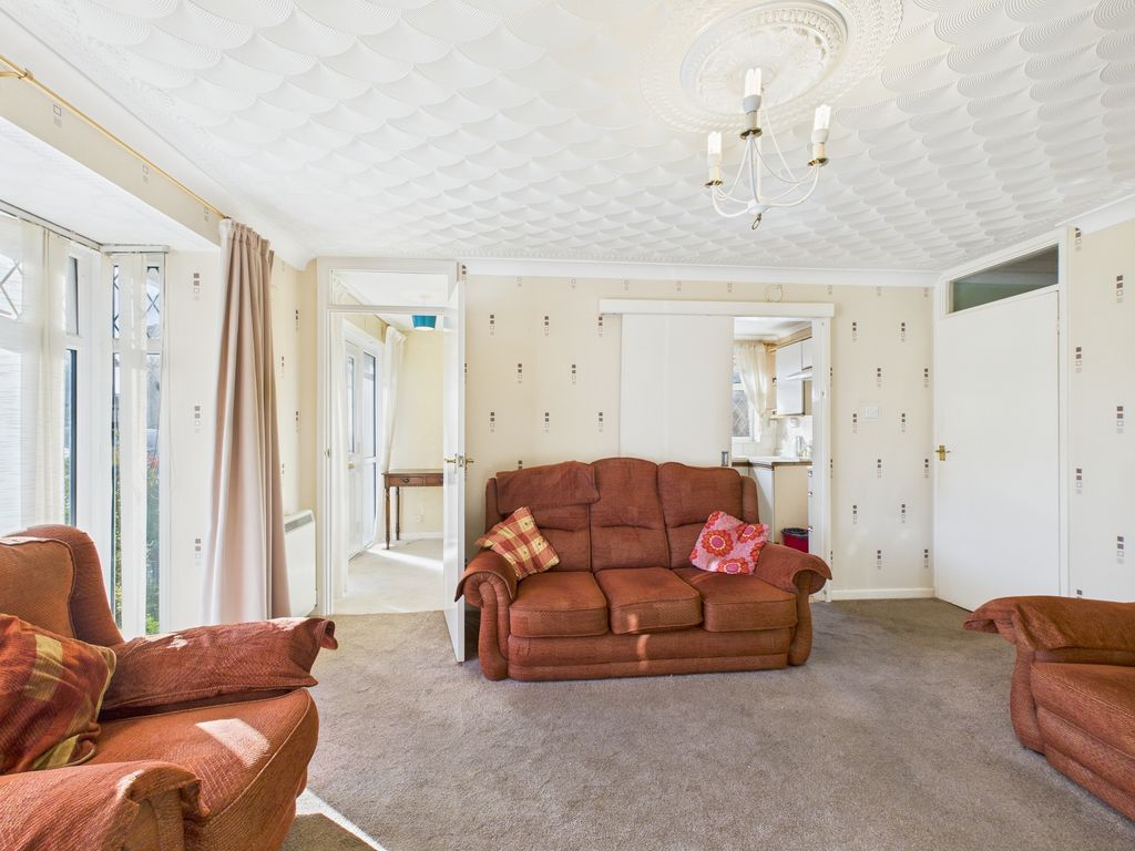Property photo 3 of 12 Lounge