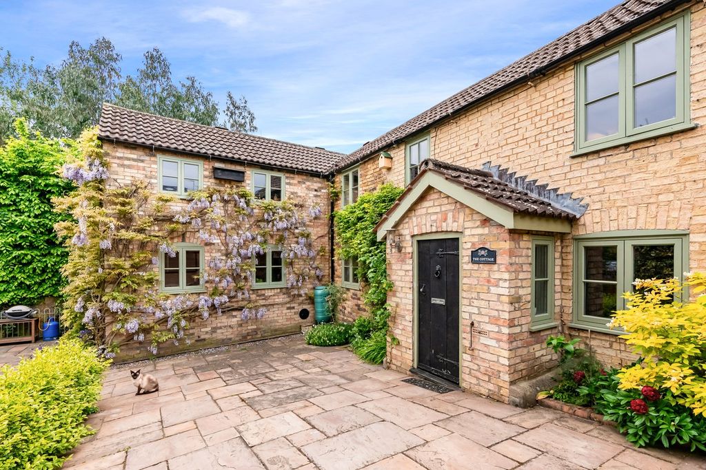 Property photo 1 of 37