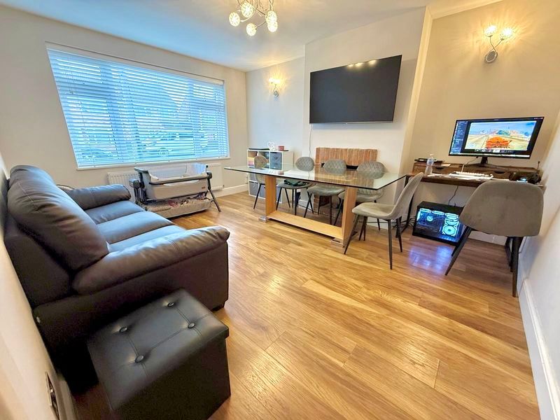 Property photo 3 of 13 Lounge