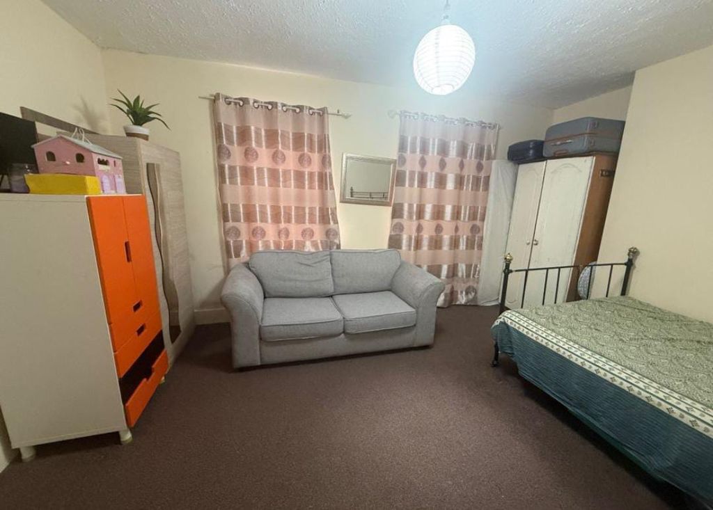 Property photo 2 of 3