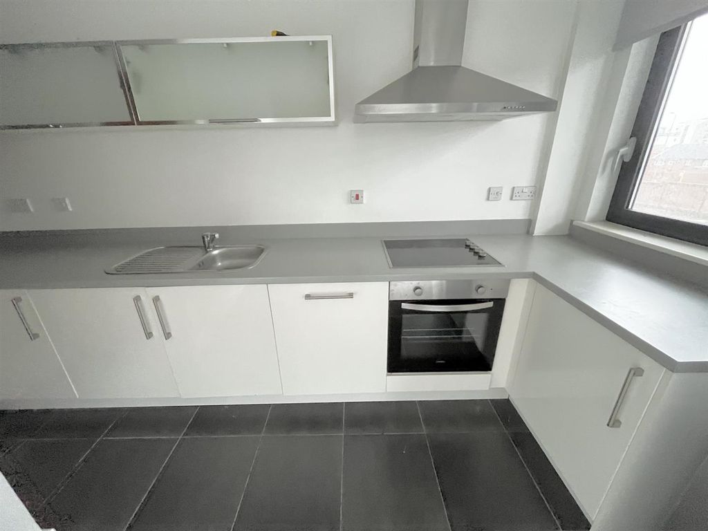 Property photo 1 of 9 Kitchen