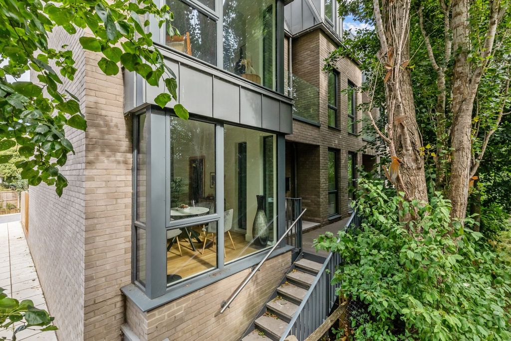 Property photo 1 of 32 3229590