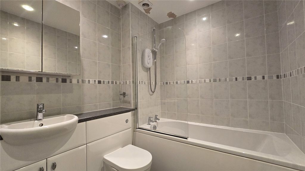 Additional image 9 of 3 bed flat for saleIsallt Lodge, Bae Trearddur, Caergybi, Isallt Lodge LL65