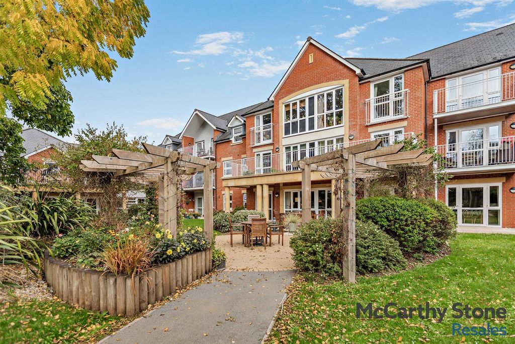 Property photo 1 of 22 Communal Gardens