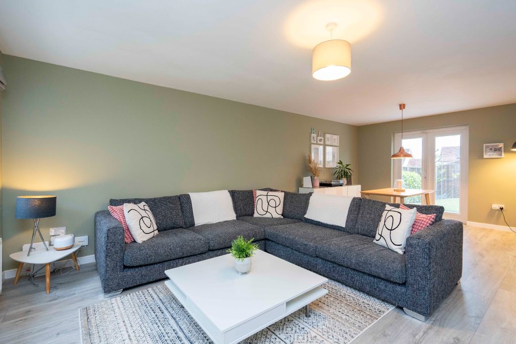 Property photo 2 of 30 4682983