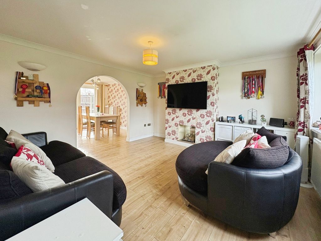 Property photo 2 of 20 Living Room