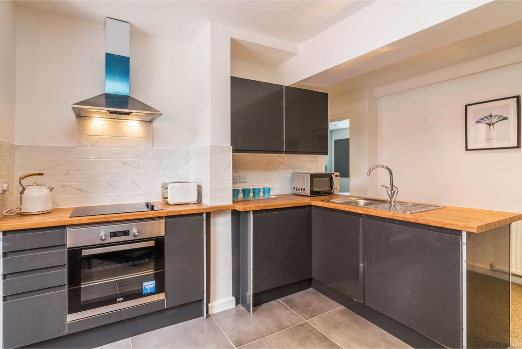 Property photo 3 of 13 Flat 5 Themoog-50