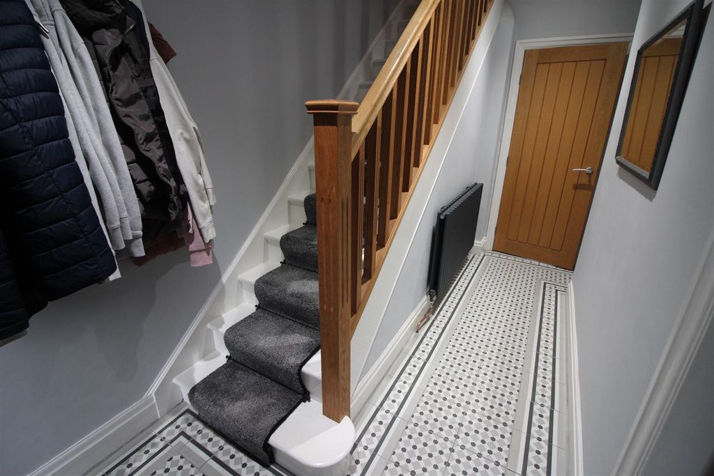 Property photo 2 of 28 Hallway