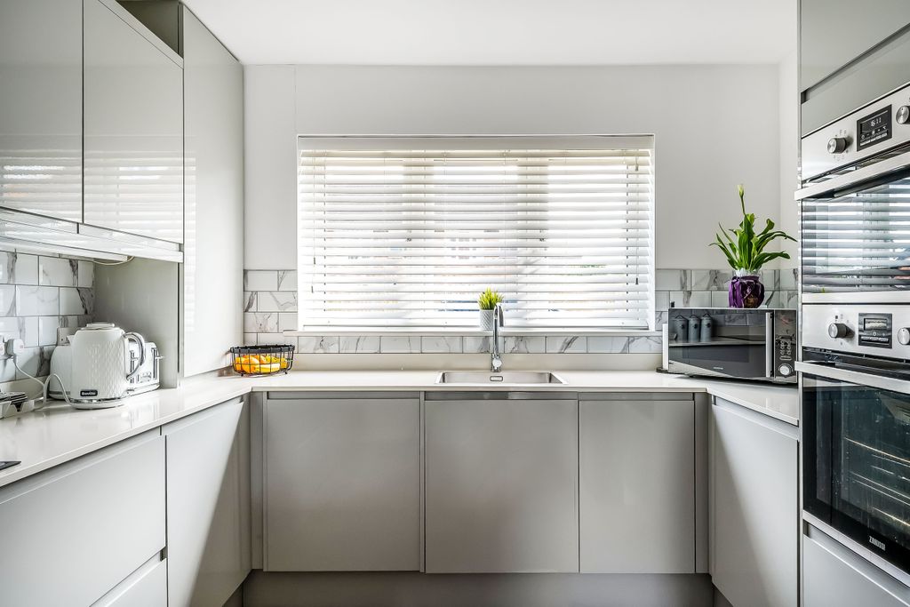 Property photo 3 of 26 8