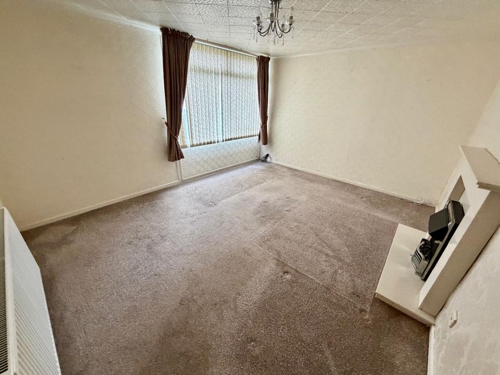 Property photo 2 of 12 Lounge