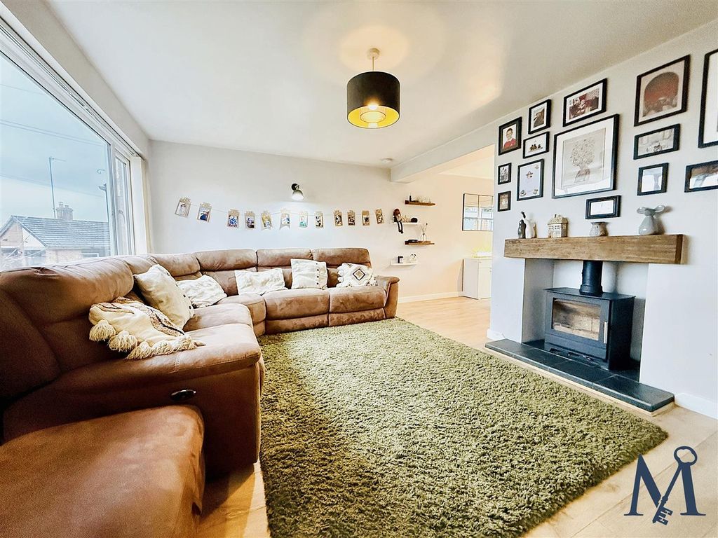 Property photo 2 of 18 Living Room