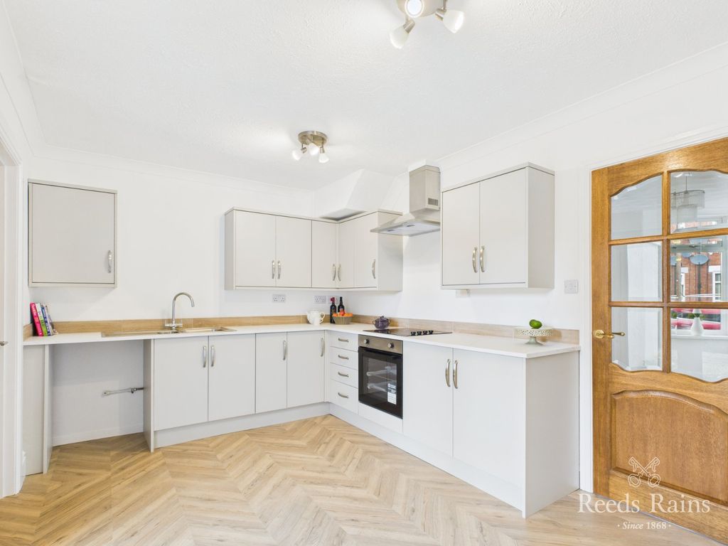 Property photo 3 of 20 Dining Kitchen