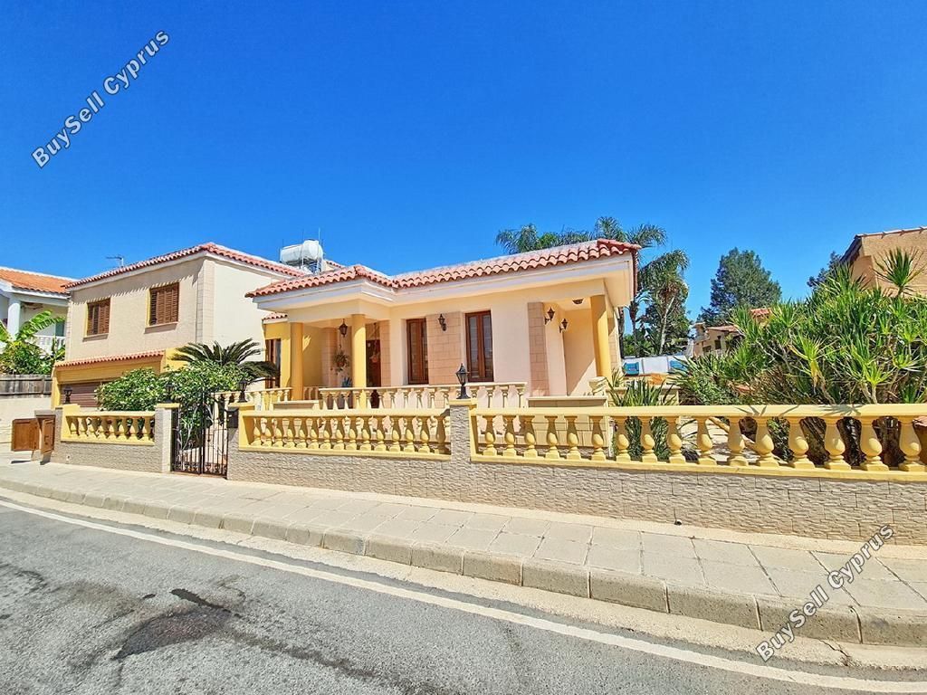 Property photo 2 of 34