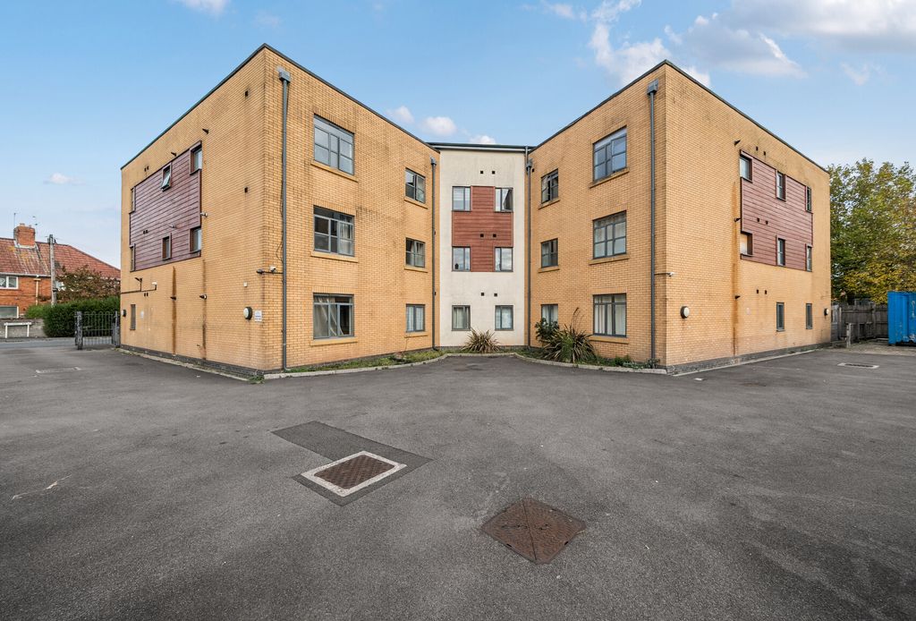 Property photo 1 of 6 1361631-1-68F2Ba0...