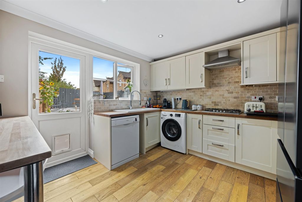 Property photo 3 of 22 Kitchen/Breakfast Room