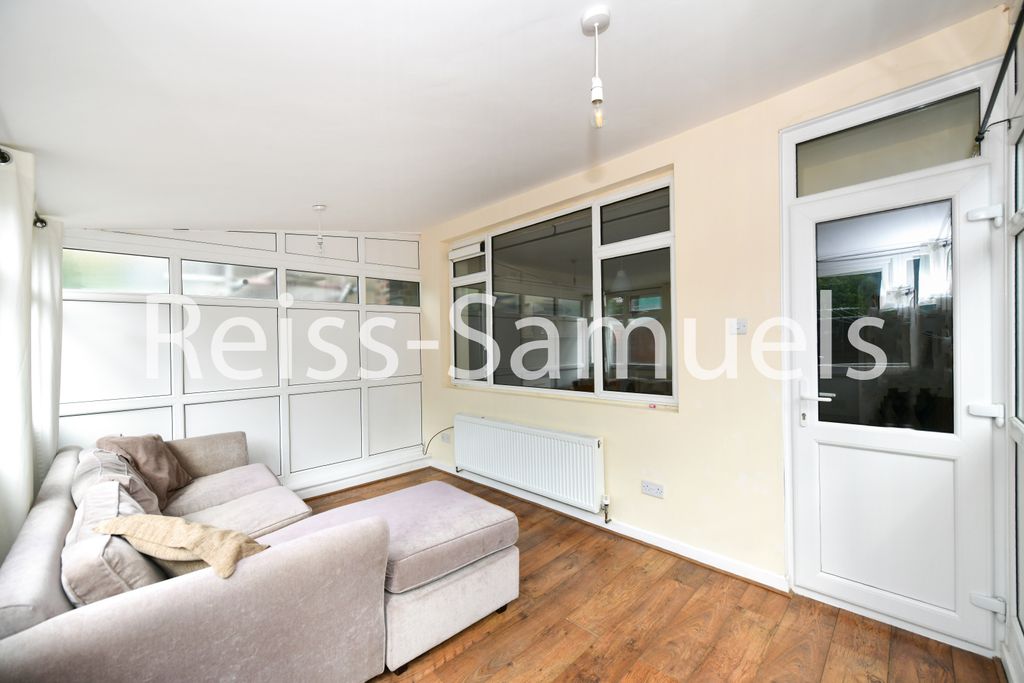 Property photo 3 of 33