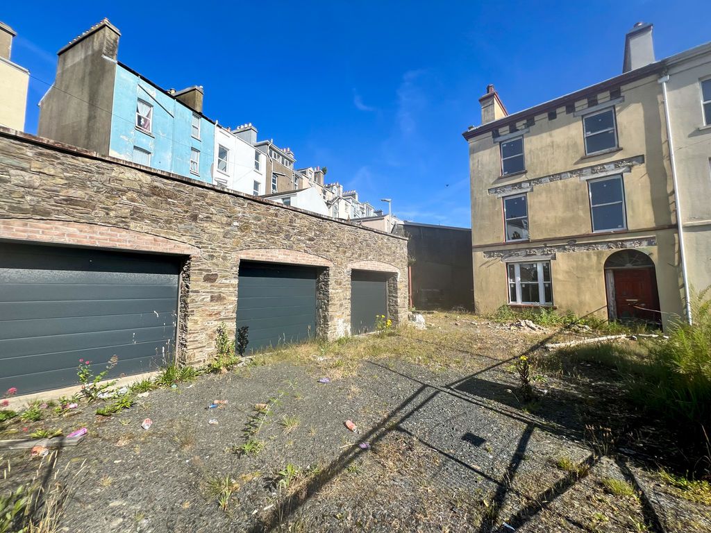 Property photo 1 of 35 11 Harris Terrace, Douglas