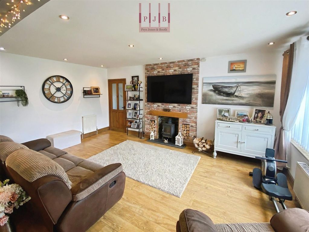 Property photo 3 of 15 Lounge.Jpeg