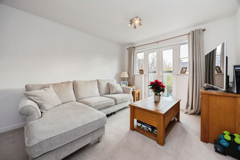 Property photo 2 of 20