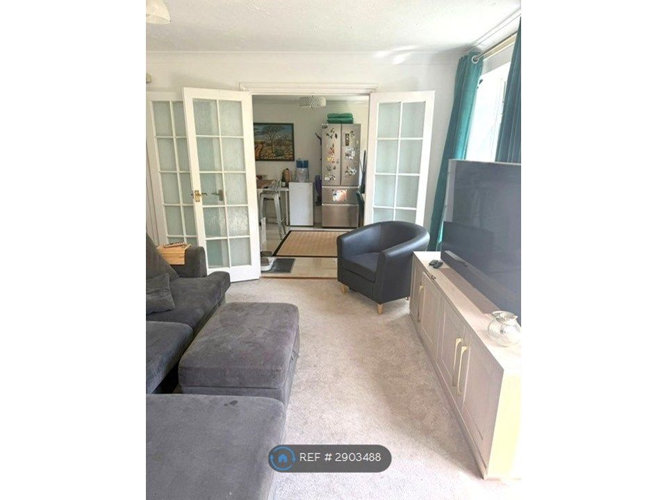 Property photo 2 of 25