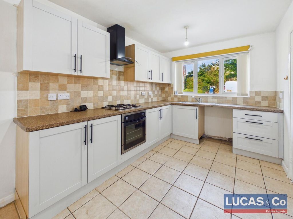 Property photo 3 of 22 Kitchen