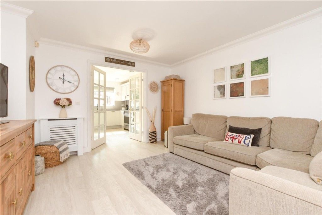 Property photo 1 of 12 Lounge