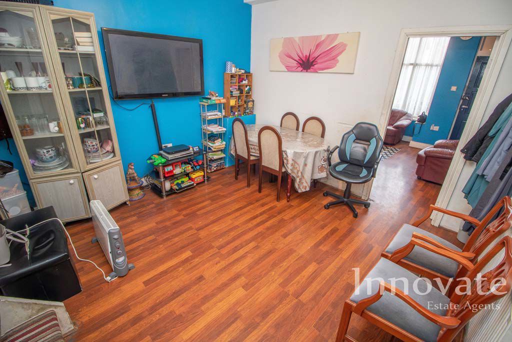 Property photo 3 of 11 Photo 2