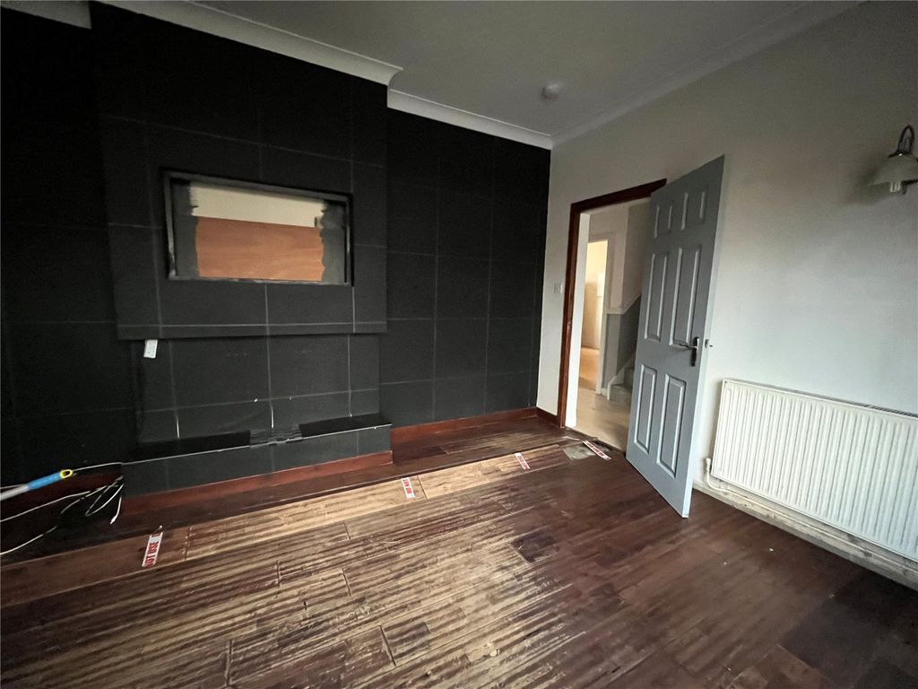 Property photo 2 of 11 Picture No. 12