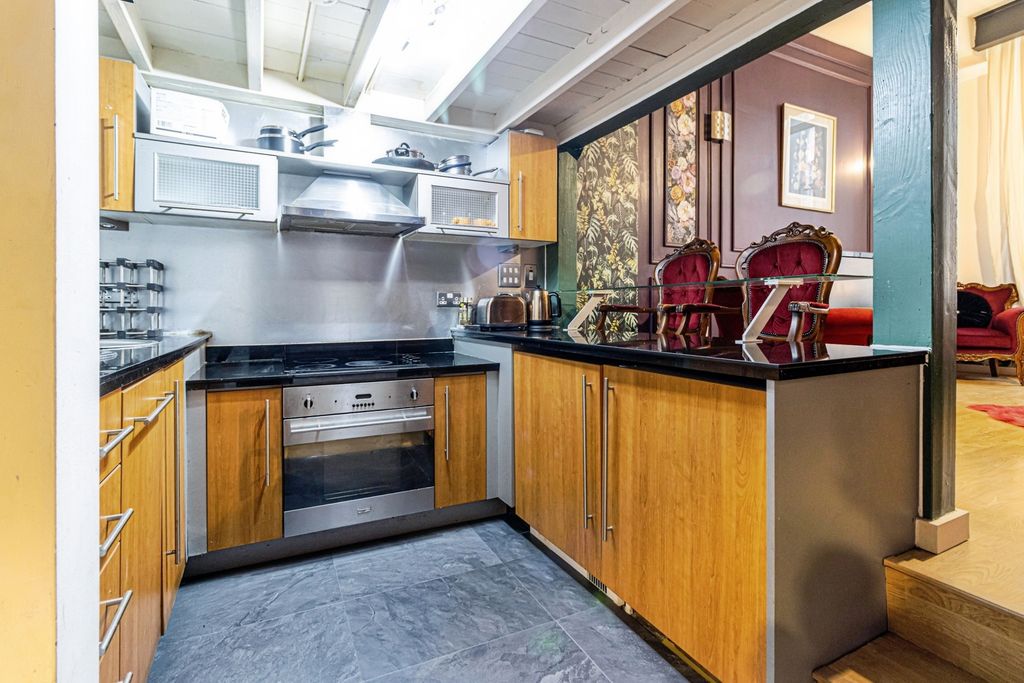 Property photo 3 of 13 Photo