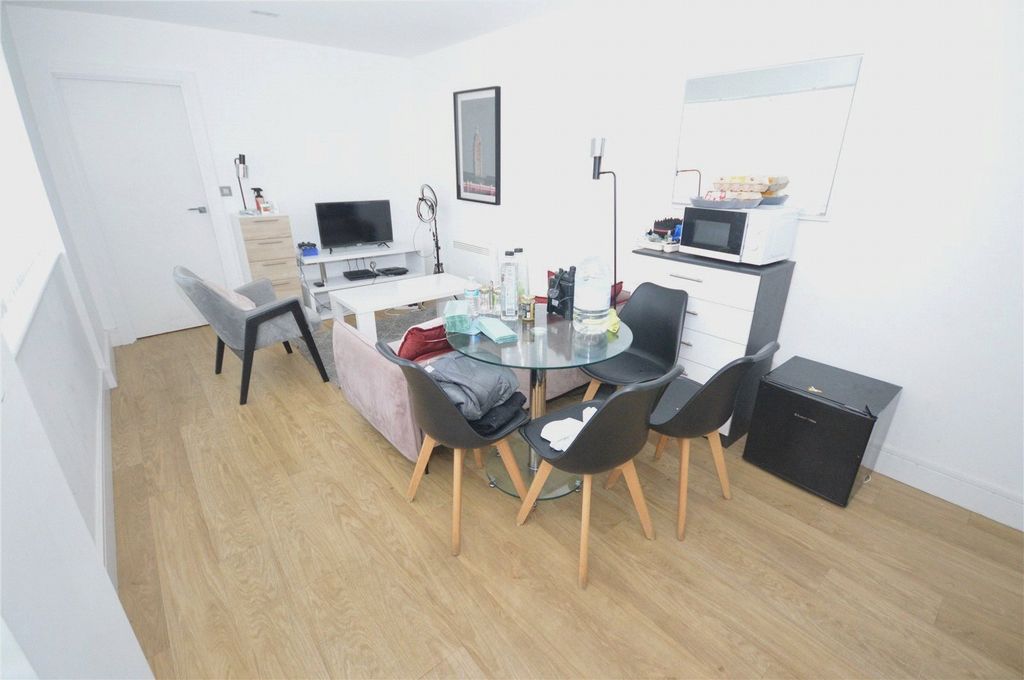 Property photo 3 of 8 Picture No. 11