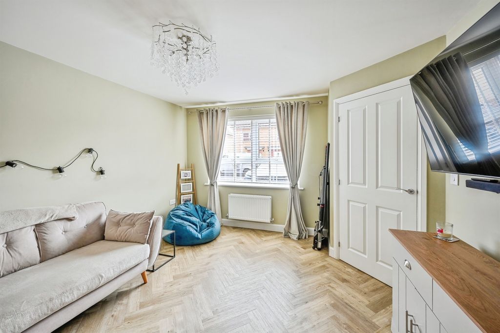 Property photo 2 of 17