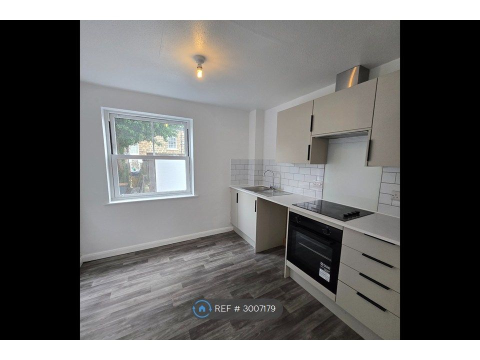 Property photo 1 of 4 Kitchen