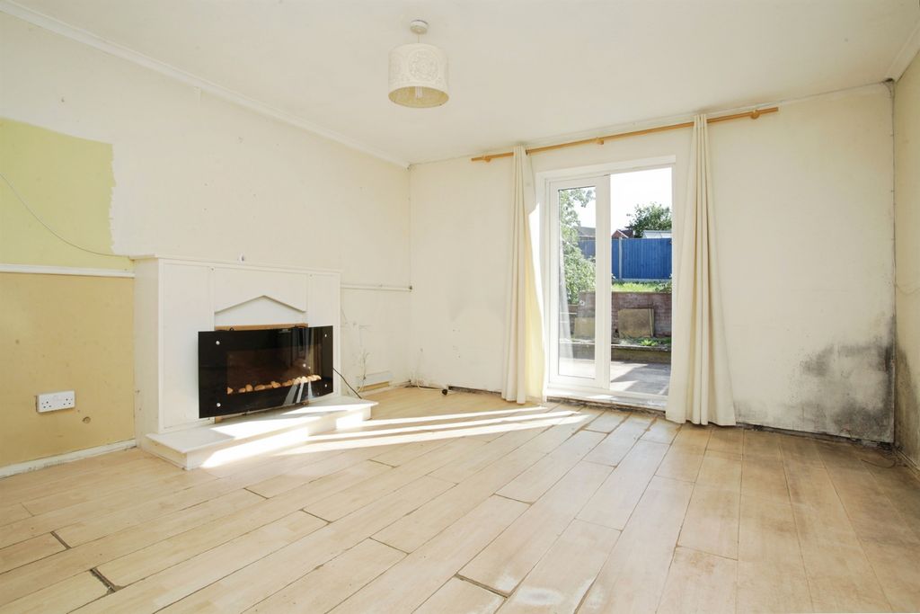 Property photo 2 of 17