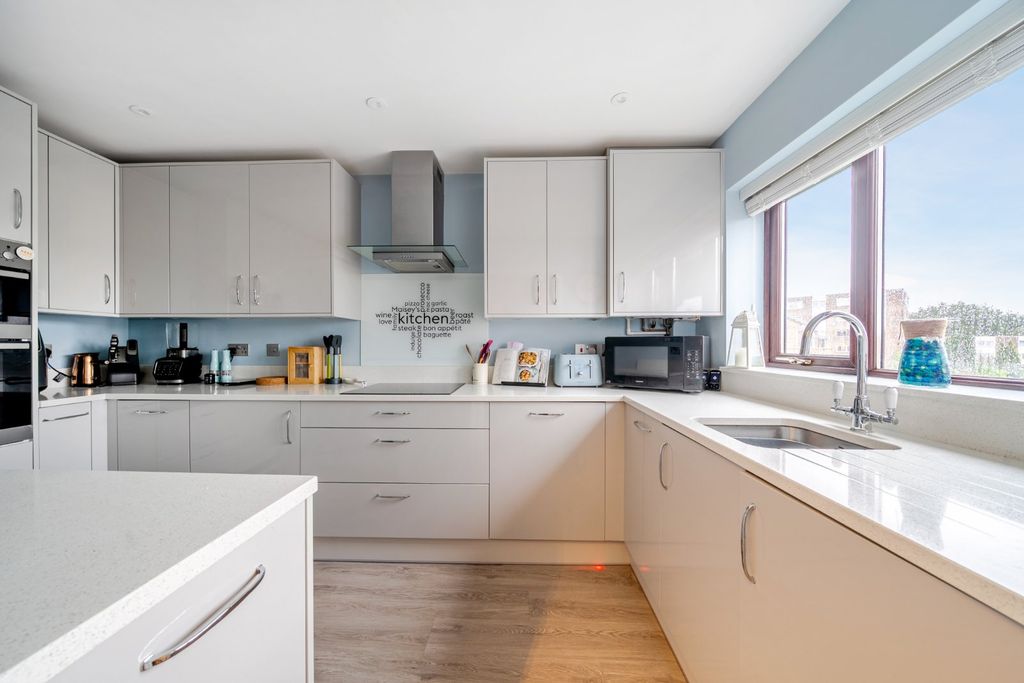 Property photo 3 of 12 Picture No. 14