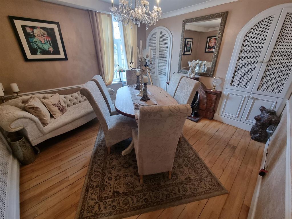 Property photo 3 of 16 Dining Room