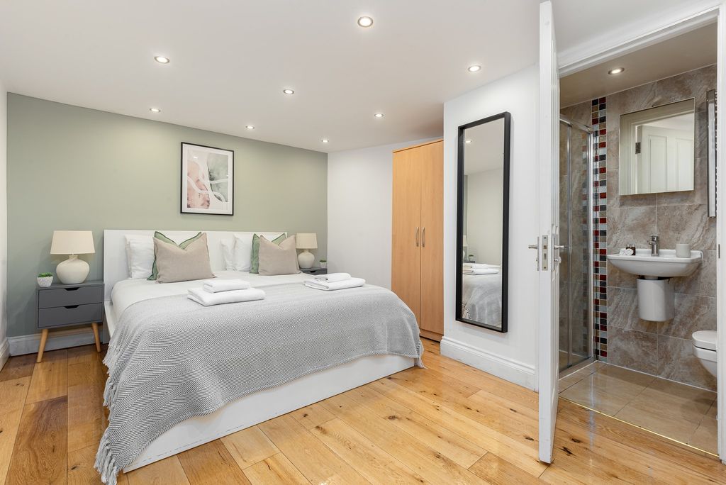 Property photo 3 of 31 Bedroom