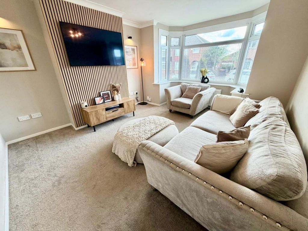 Property photo 2 of 19 Lounge