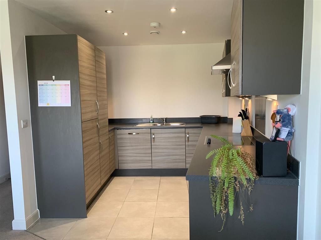Property photo 3 of 7 Kitchen