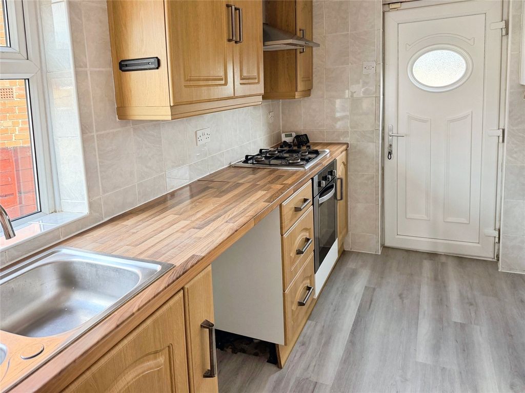 Property photo 2 of 17 Kitchen