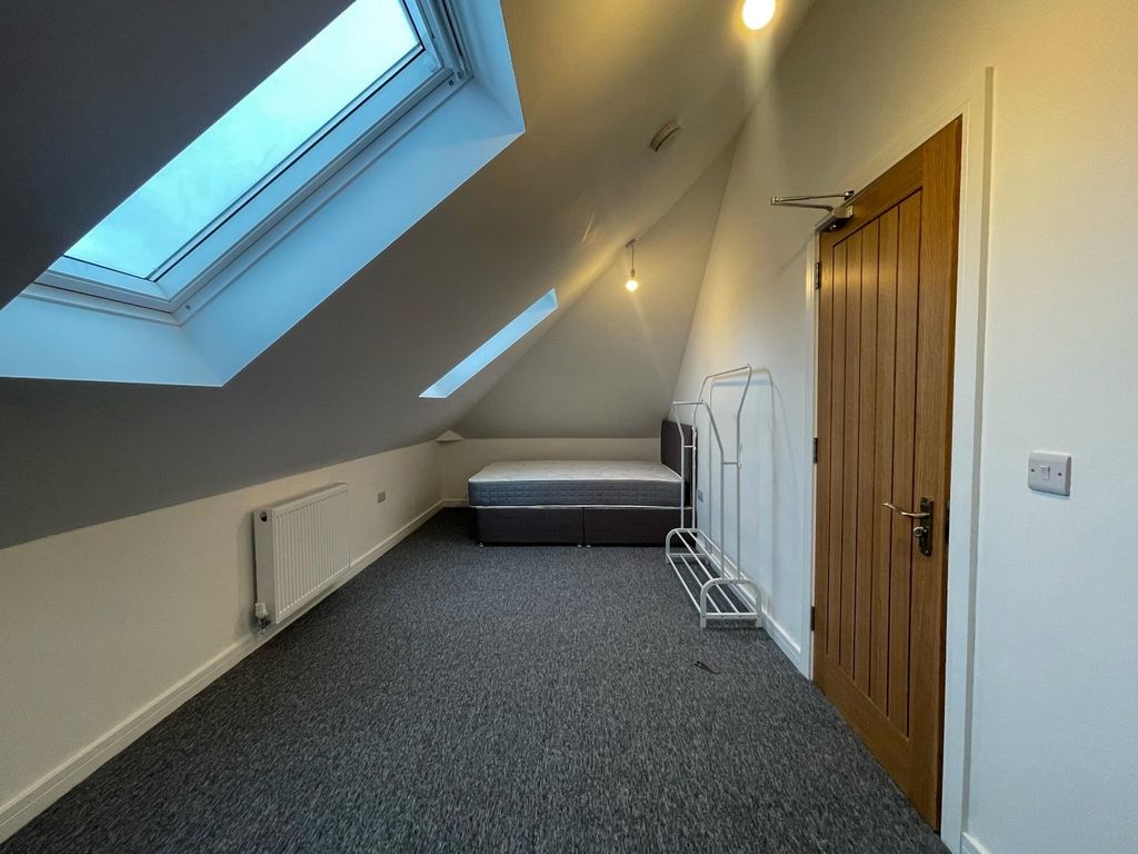 Property photo 2 of 13 This Spacious Double Bedroom Features A Large Wind...