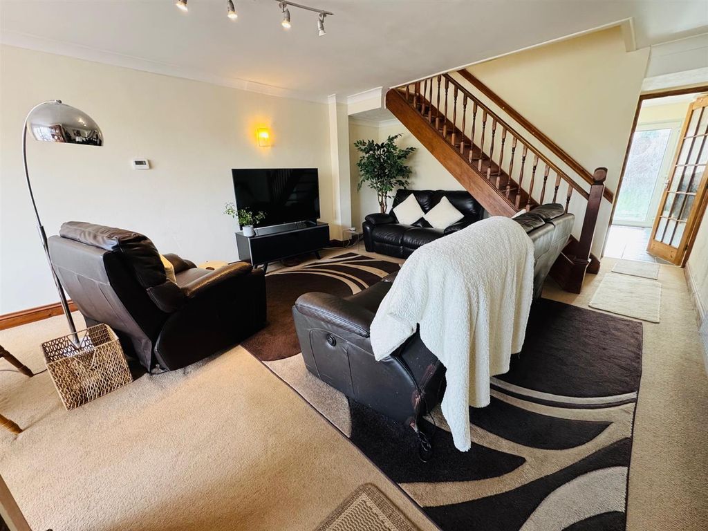 Property photo 3 of 18 Lounge/Diner: